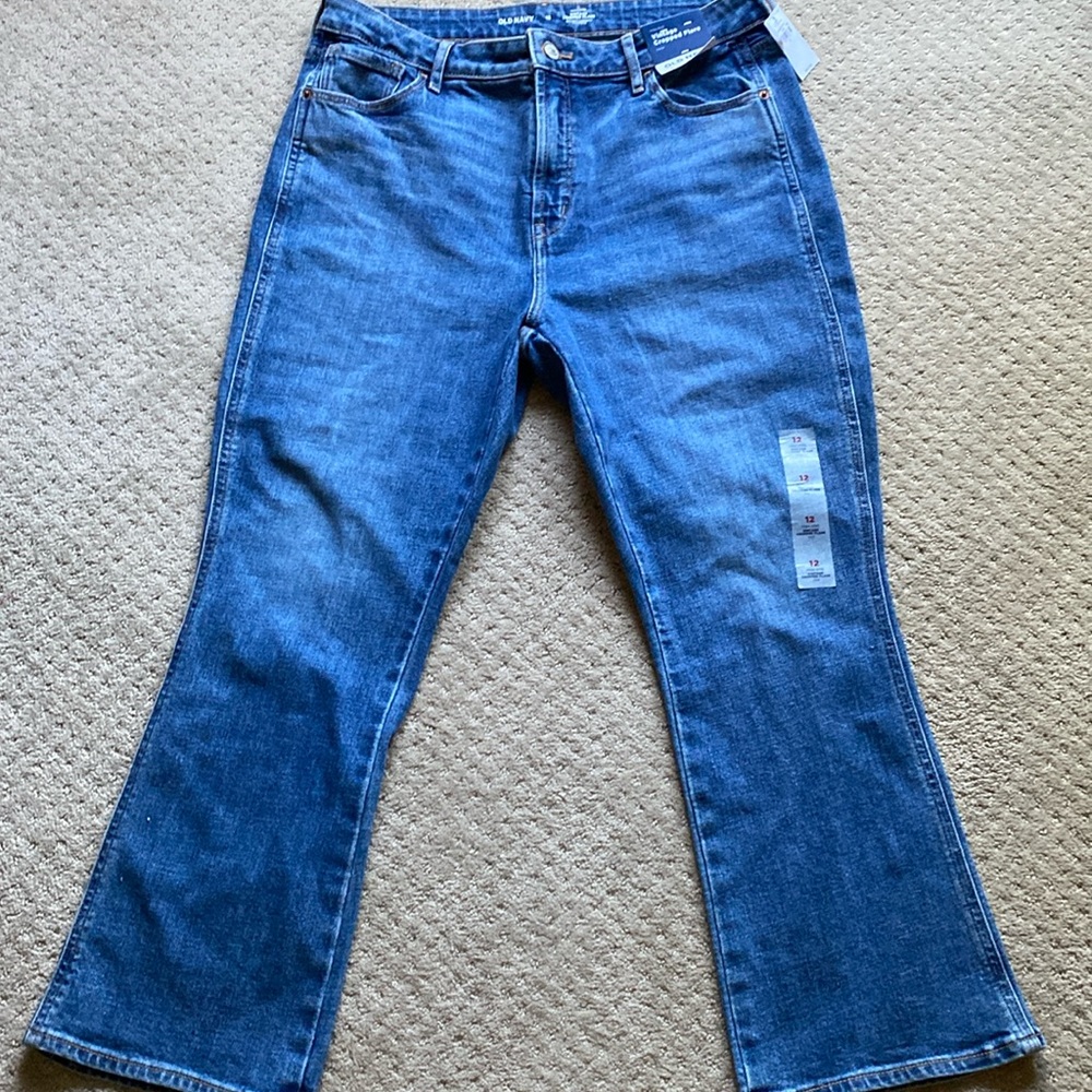 Old Navy High Rise Vintage Cropped Flare jeans. Size 12 NWT